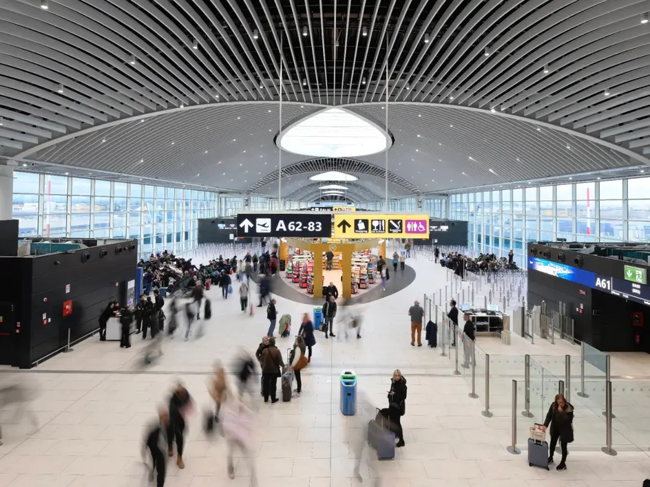 Aeroporto ingresso al check in 